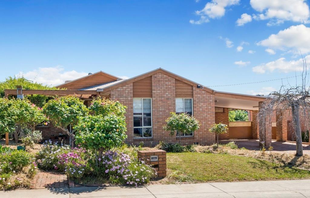 29 Balmoral Dr, Golden Square, VIC 3555