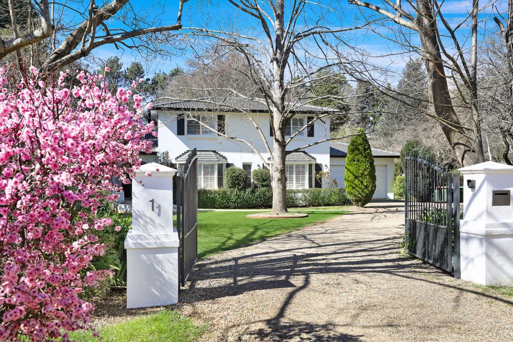 1 Hurlingham Ave, Burradoo, NSW 2576