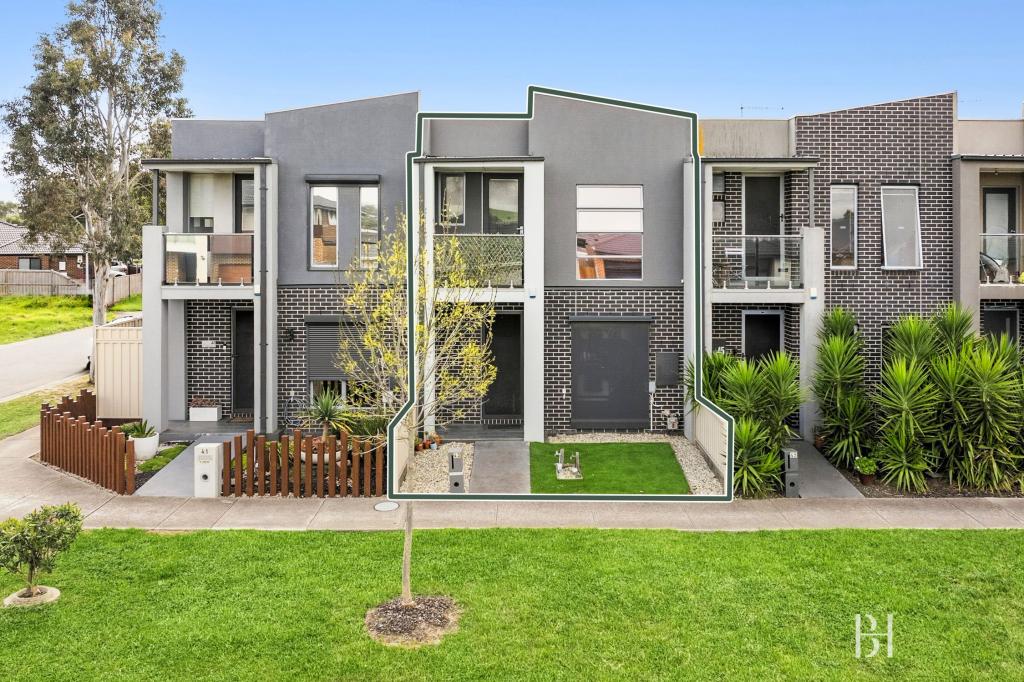 43 SAMSON BROOK DR, WALLAN, VIC 3756
