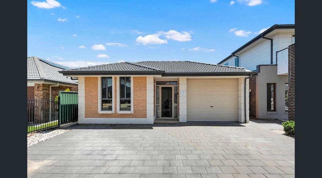 93 The Boulevard, Parafield Gardens, SA 5107