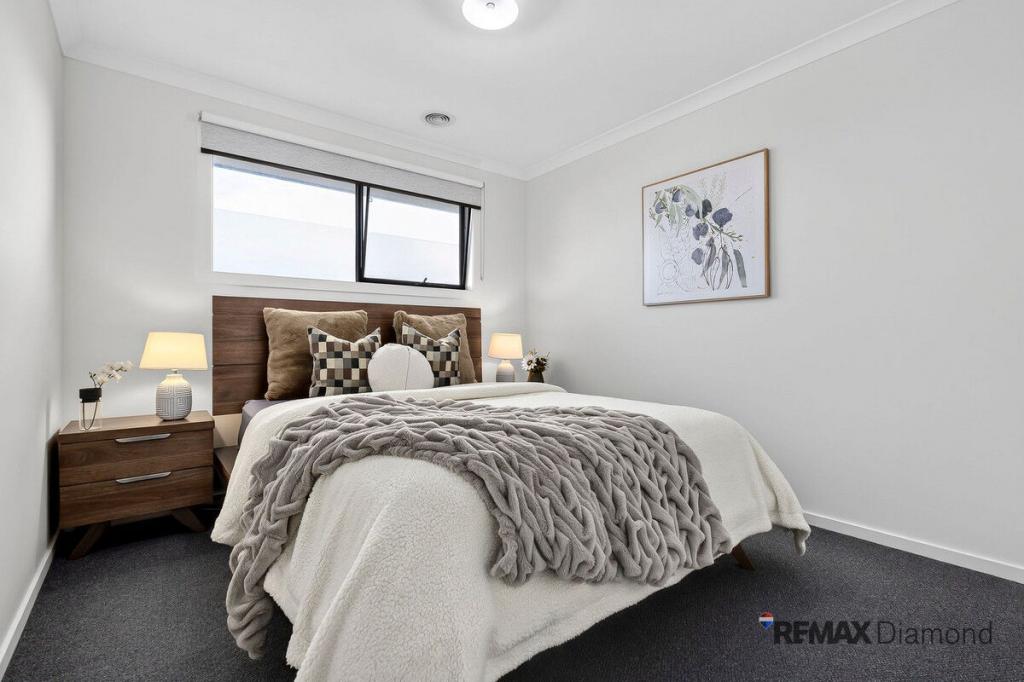 30 Ambasaddor Cct, Cranbourne South, VIC 3977