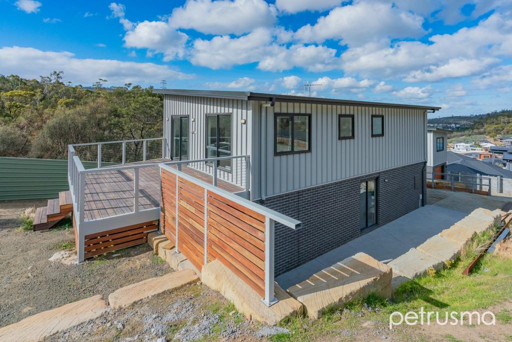 2/21 NAPIER ST, GEILSTON BAY, TAS 7015