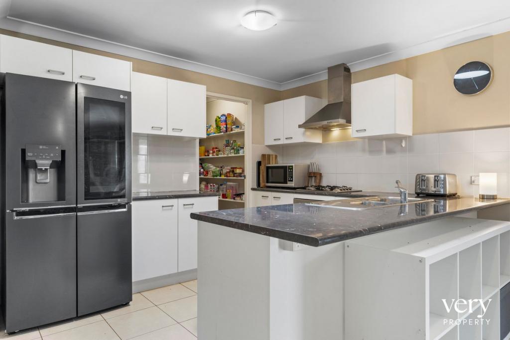 4 Walden St, Redbank Plains, QLD 4301