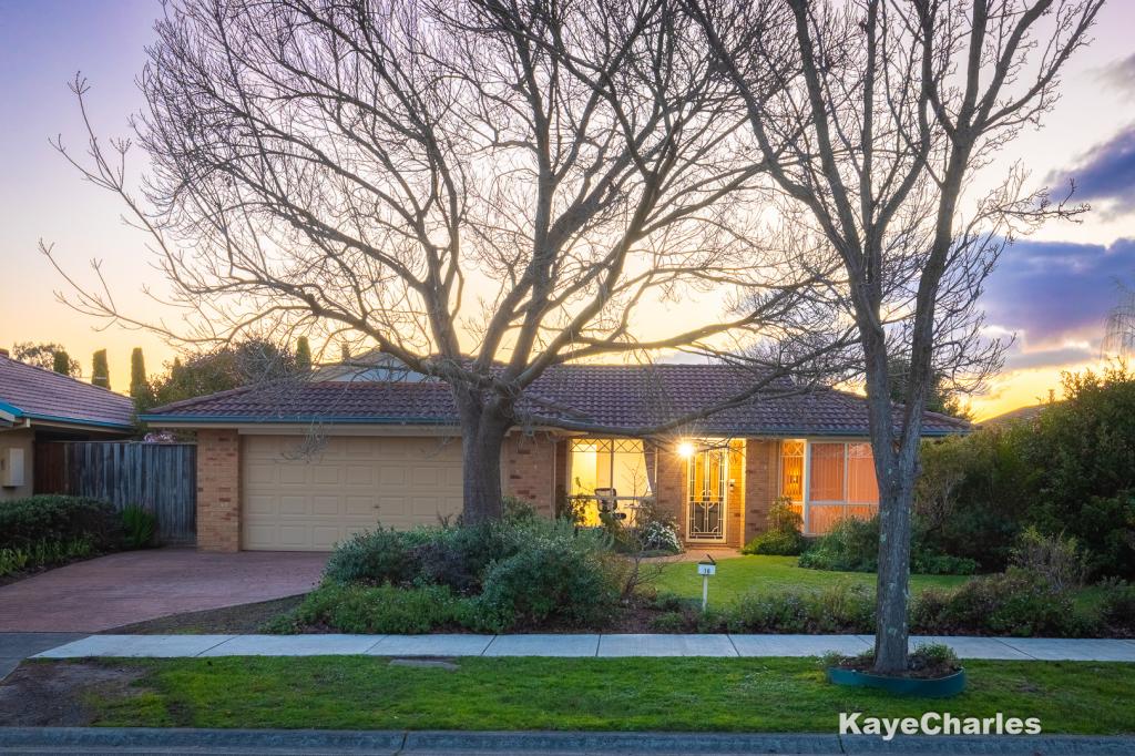18 RETREAT CCT, BEACONSFIELD, VIC 3807