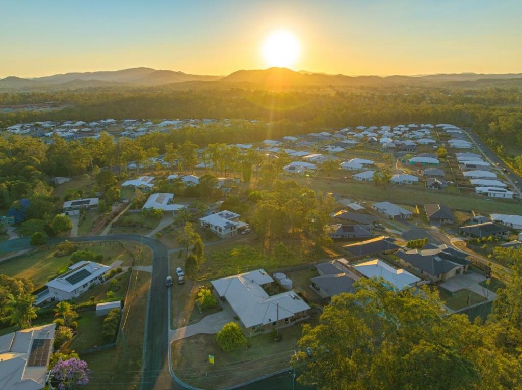 2 Rosewood Ct, Southside, QLD 4570