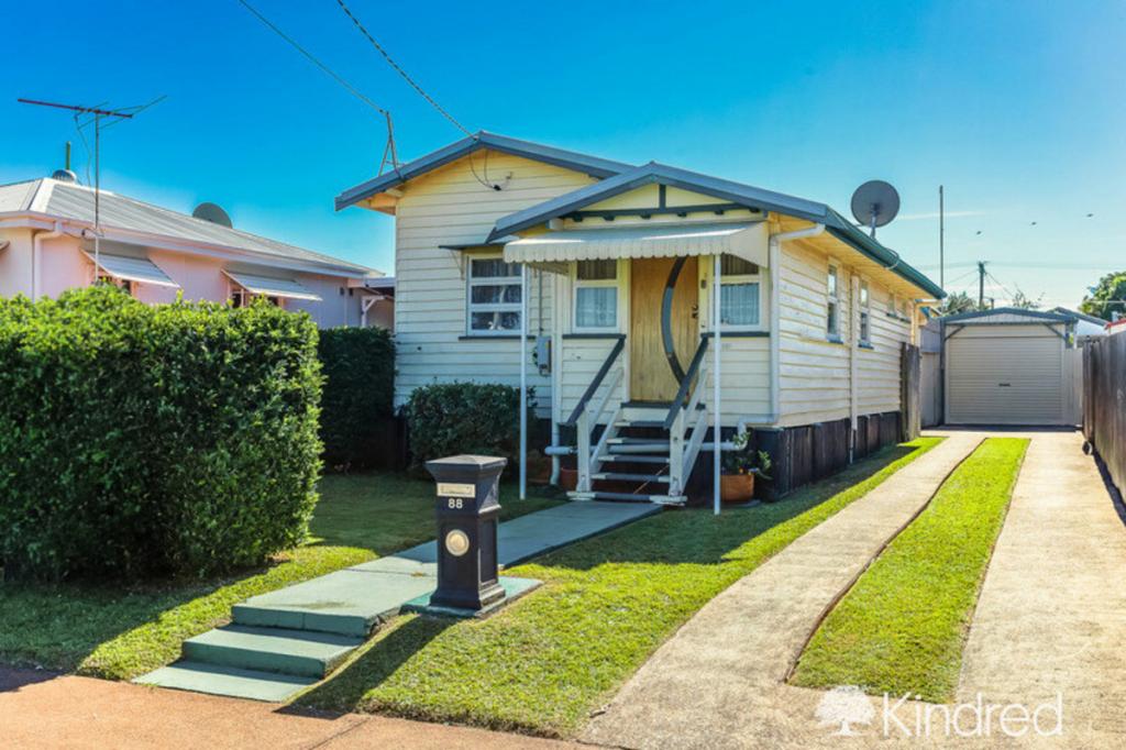 88 KING ST, WOODY POINT, QLD 4019