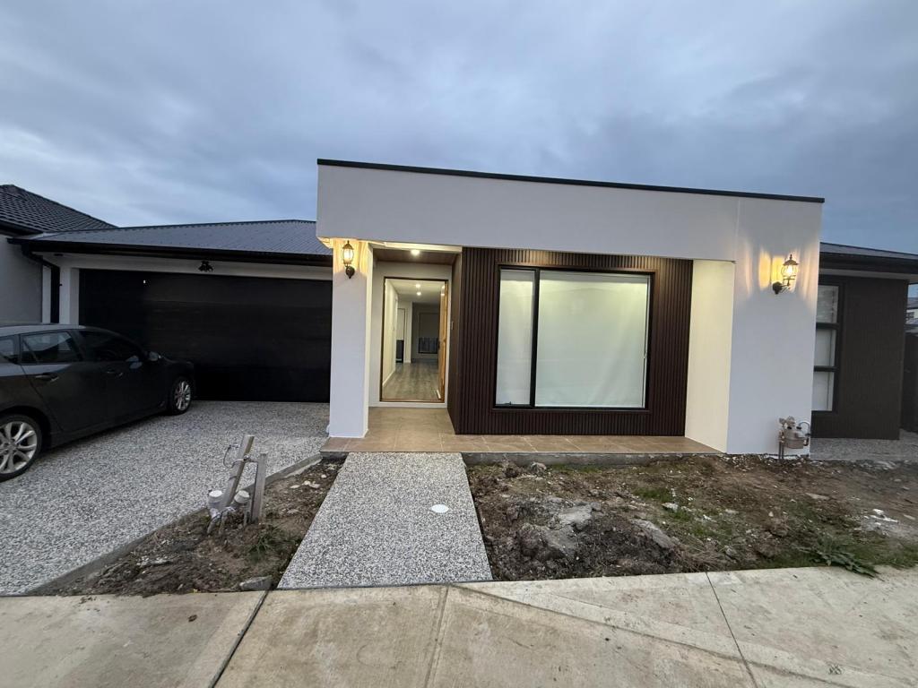 73 Templetonia Cct, Mickleham, VIC 3064