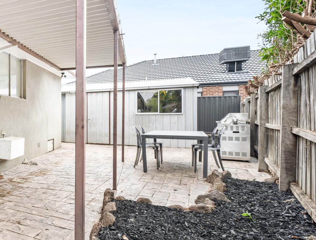 12 Gaynor Cres, Gladstone Park, VIC 3043