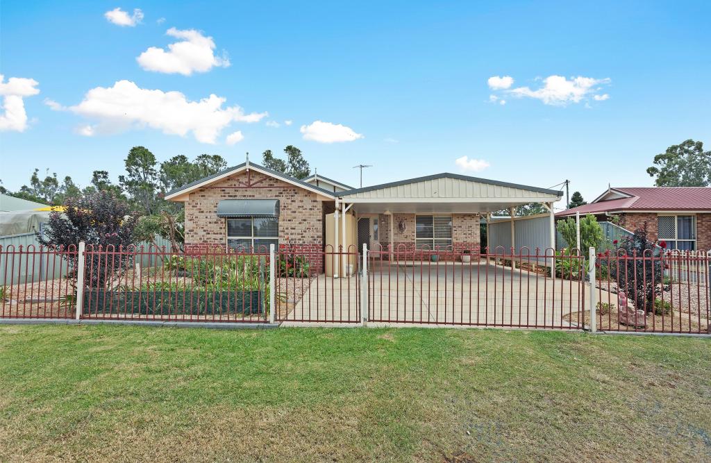 7 Cox St, Oakey, QLD 4401