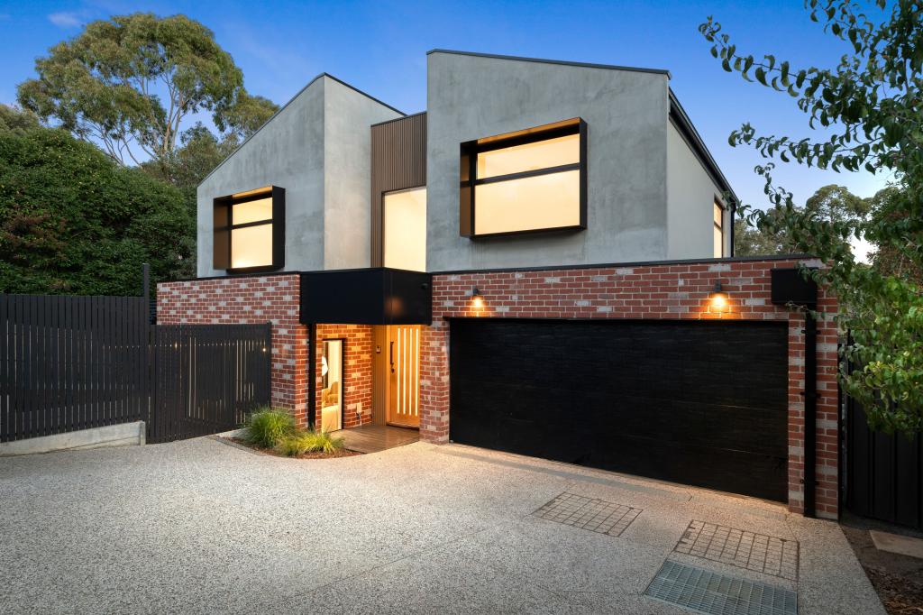 2/142 ST HELENA RD, BRIAR HILL, VIC 3088