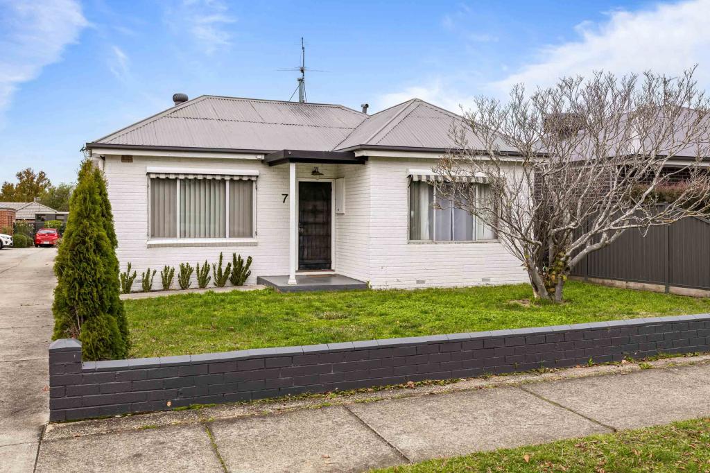 7 Alfred St, Sebastopol, VIC 3356