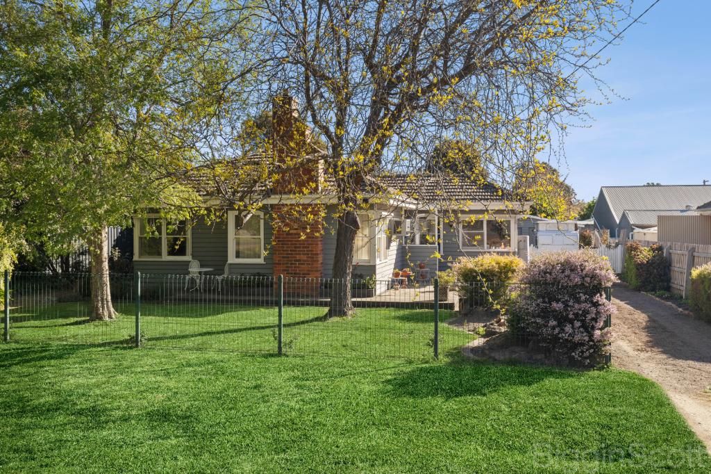 16 Codrington St, Newstead, VIC 3462