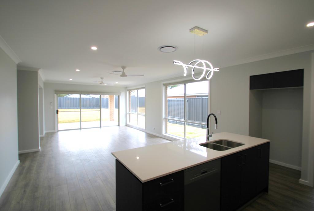 13 Edye Cct, Orange, NSW 2800