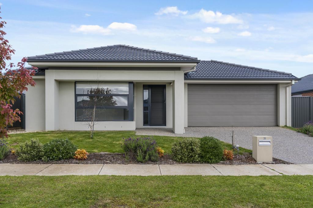 31 MADIGAN RD, LANCEFIELD, VIC 3435