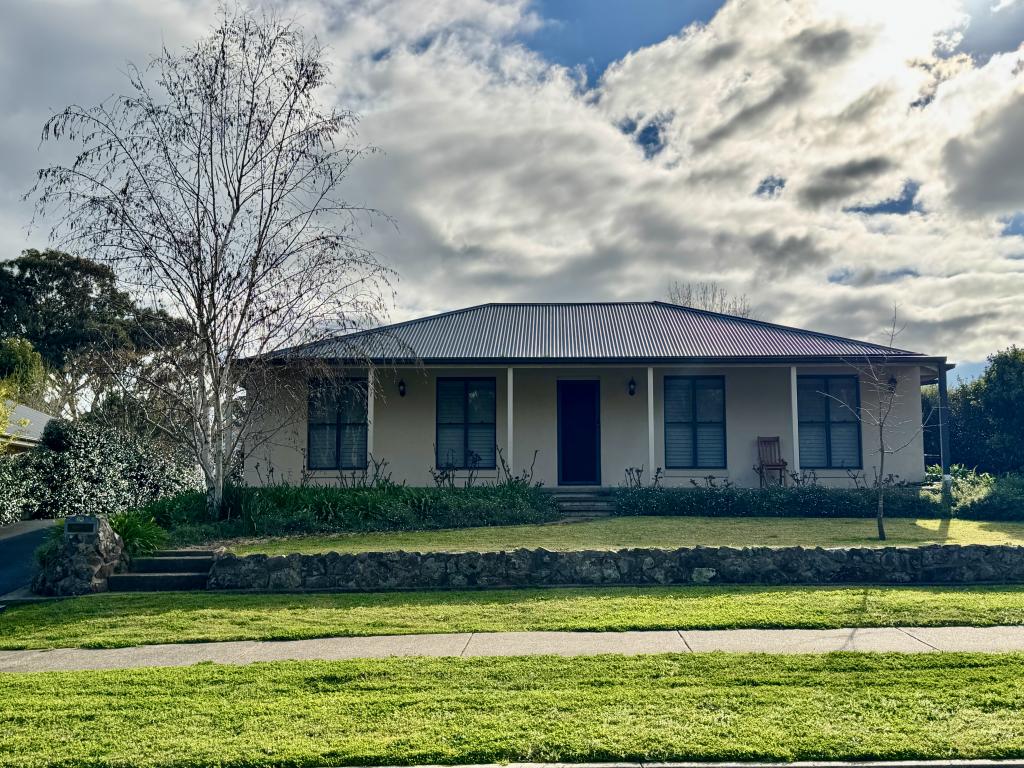 93 Binalong St, Young, NSW 2594