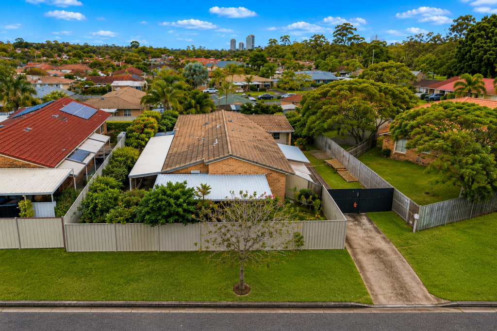 1/12 Avi Ct, Labrador, QLD 4215