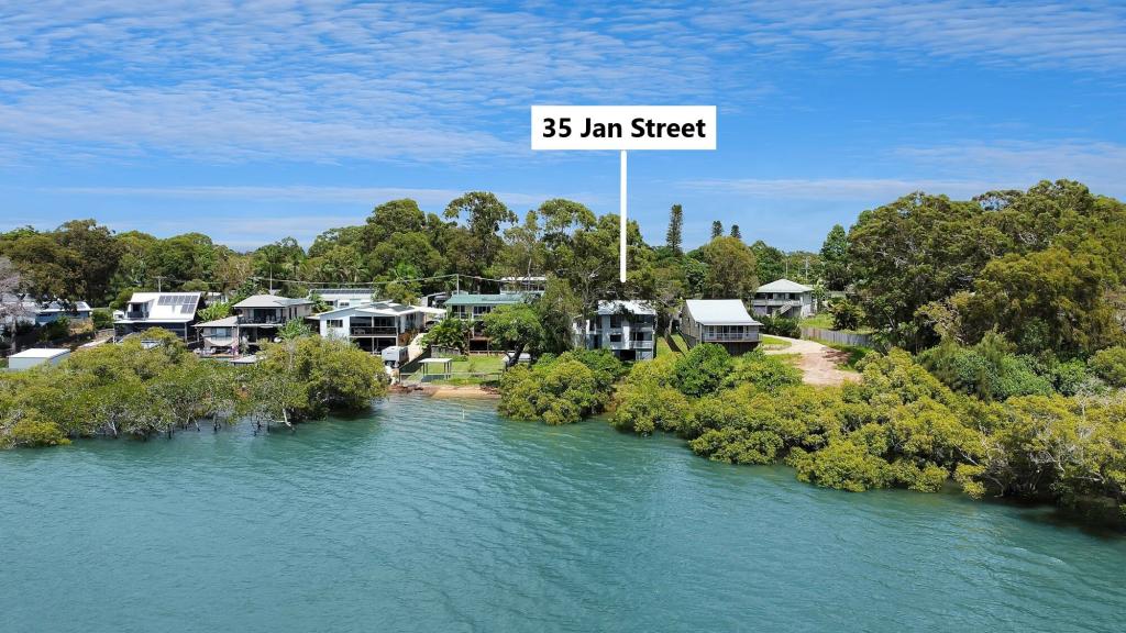 35 Jan St, Macleay Island, QLD 4184