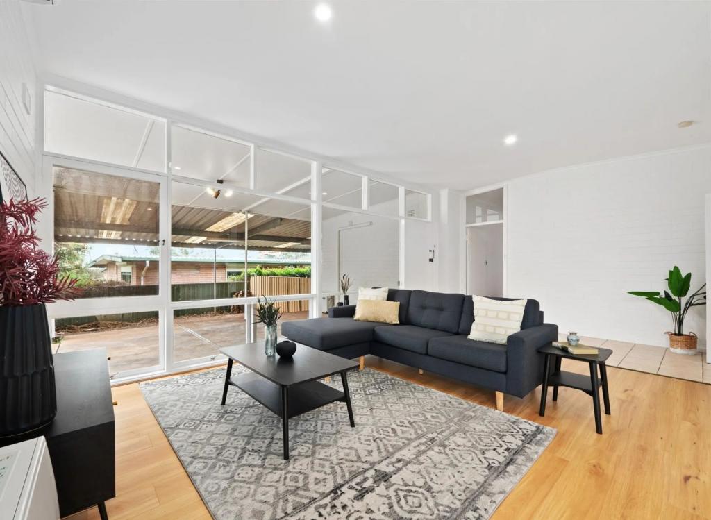 6 Mitchell Dr, Para Hills, SA 5096
