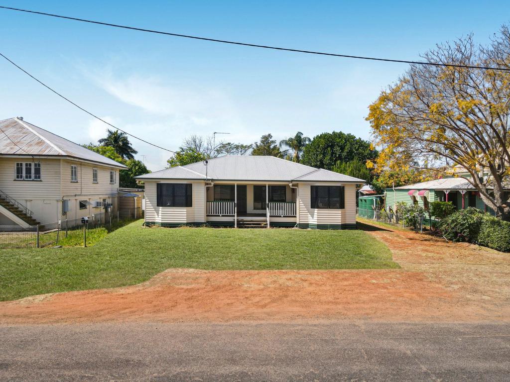 8 PALM AVE, FOREST HILL, QLD 4342