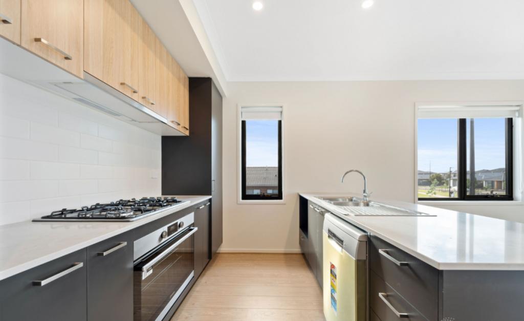 13 Eaglemont Dr, Strathtulloh, VIC 3338