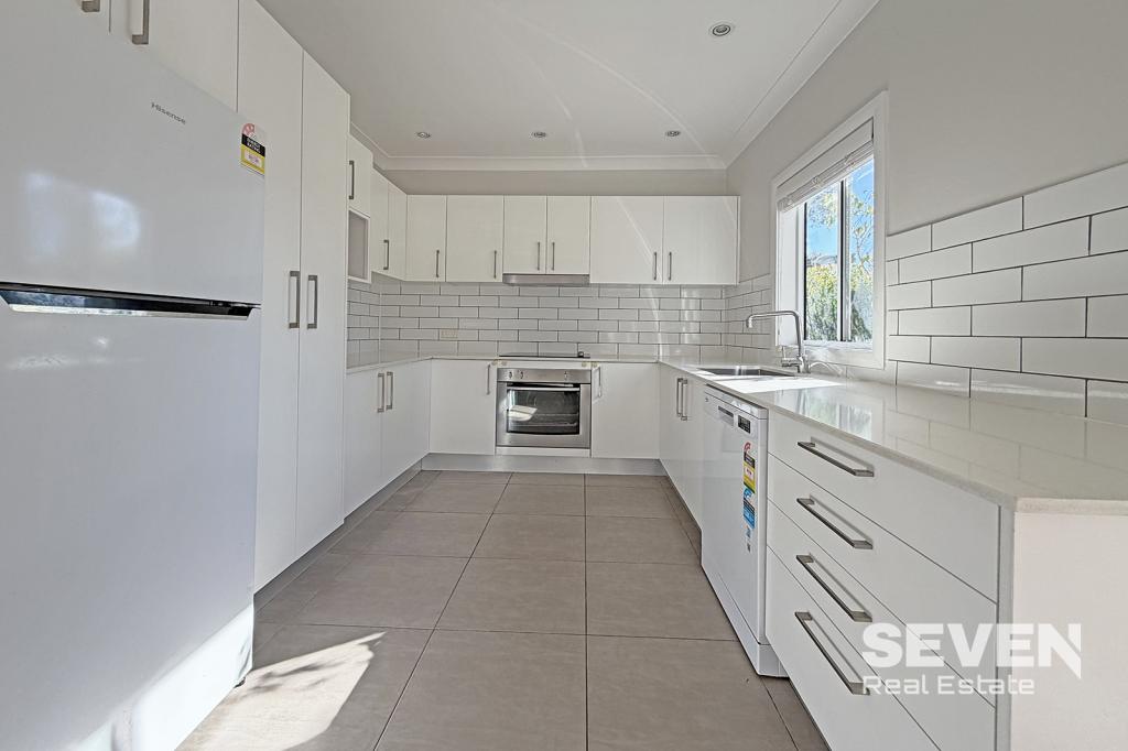 12a Burrabogee Rd, Pendle Hill, NSW 2145