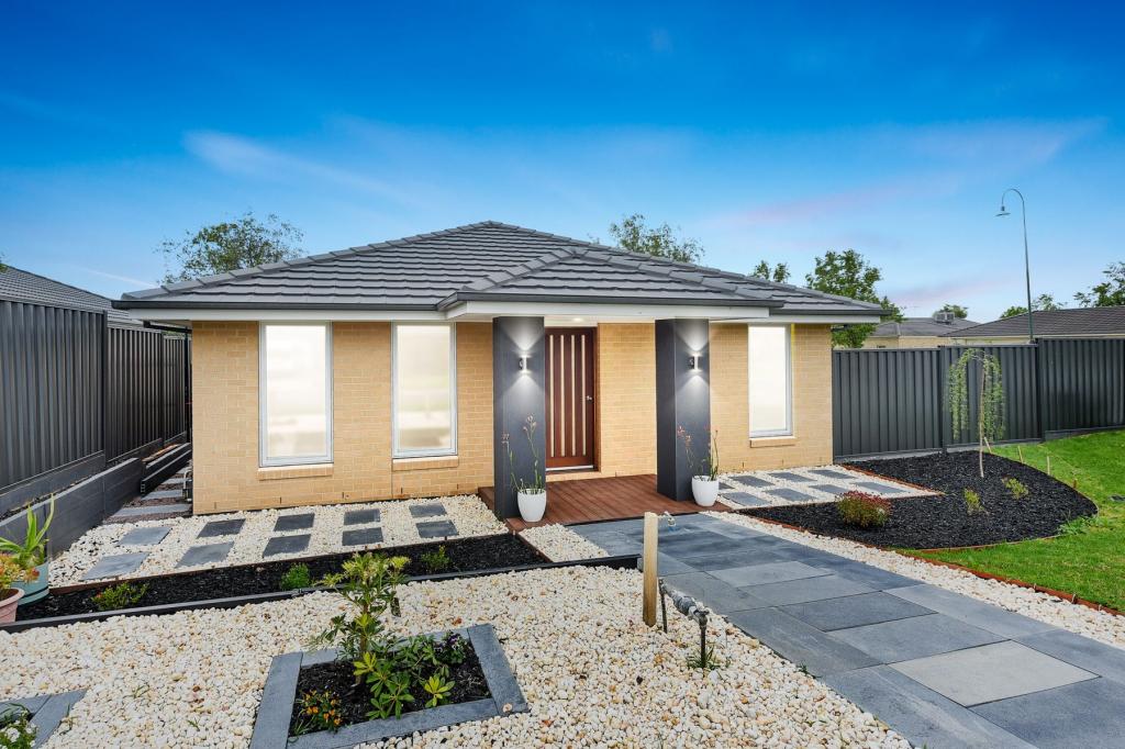 136 Bellevue Dr, Berwick, VIC 3806