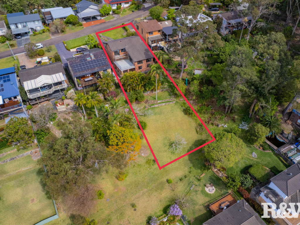 27 Penang St, Point Clare, NSW 2250