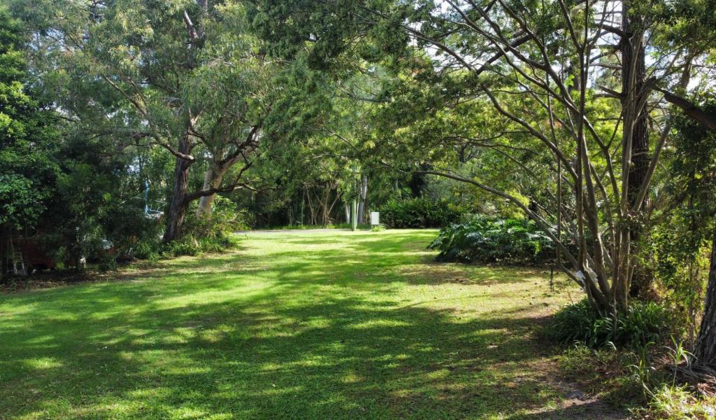 21 Charles Tce, Macleay Island, QLD 4184