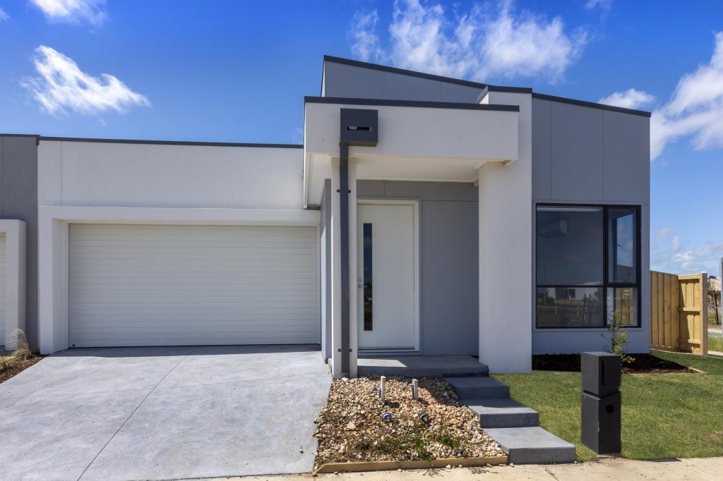 82 Beaumont Ave, Charlemont, VIC 3217