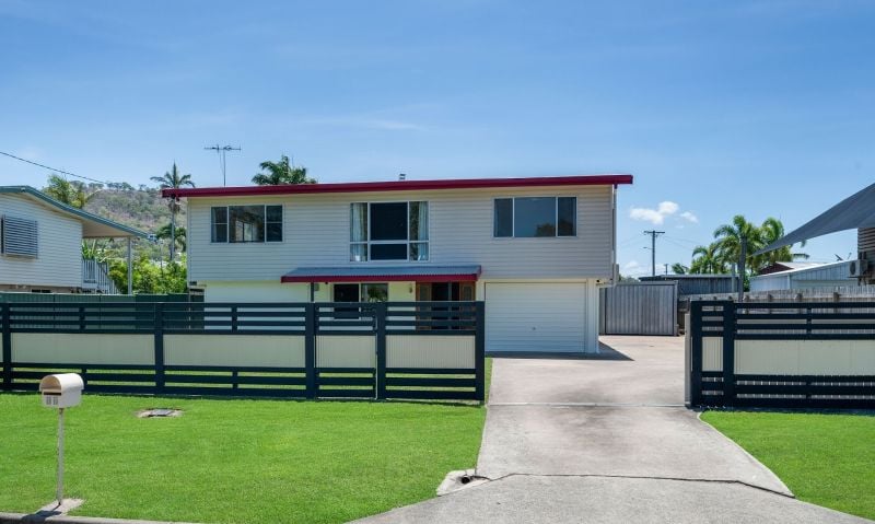 17 DAVIES ST, MOUNT LOUISA, QLD 4814