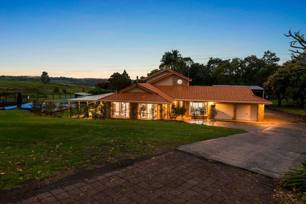 2 Dunromin Dr, Modanville, NSW 2480