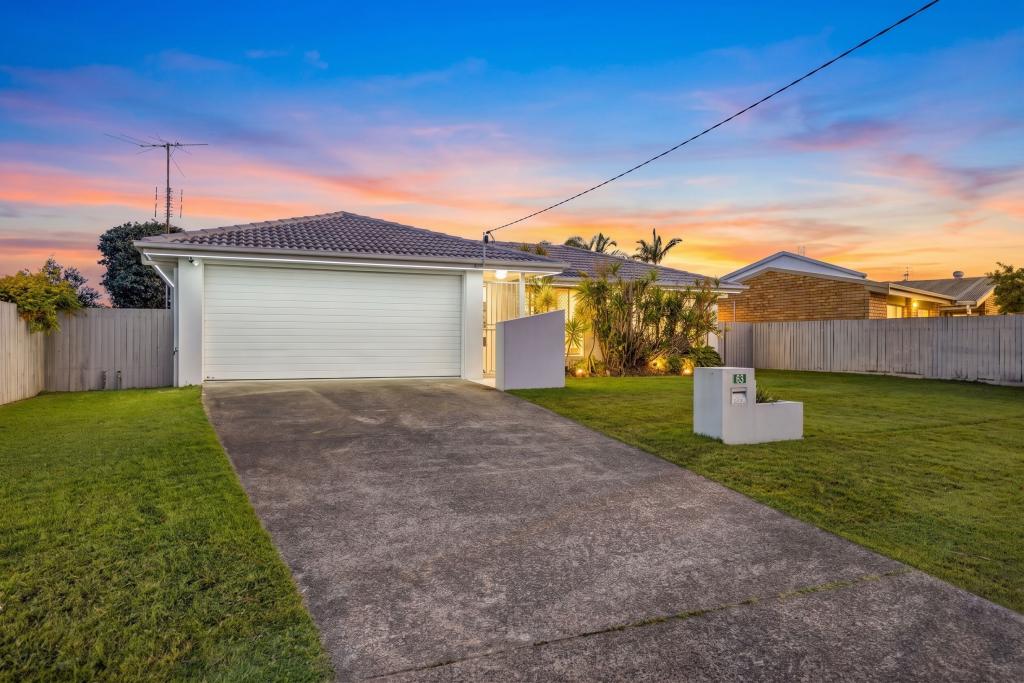 63 Lapoinya Cres, Warana, QLD 4575