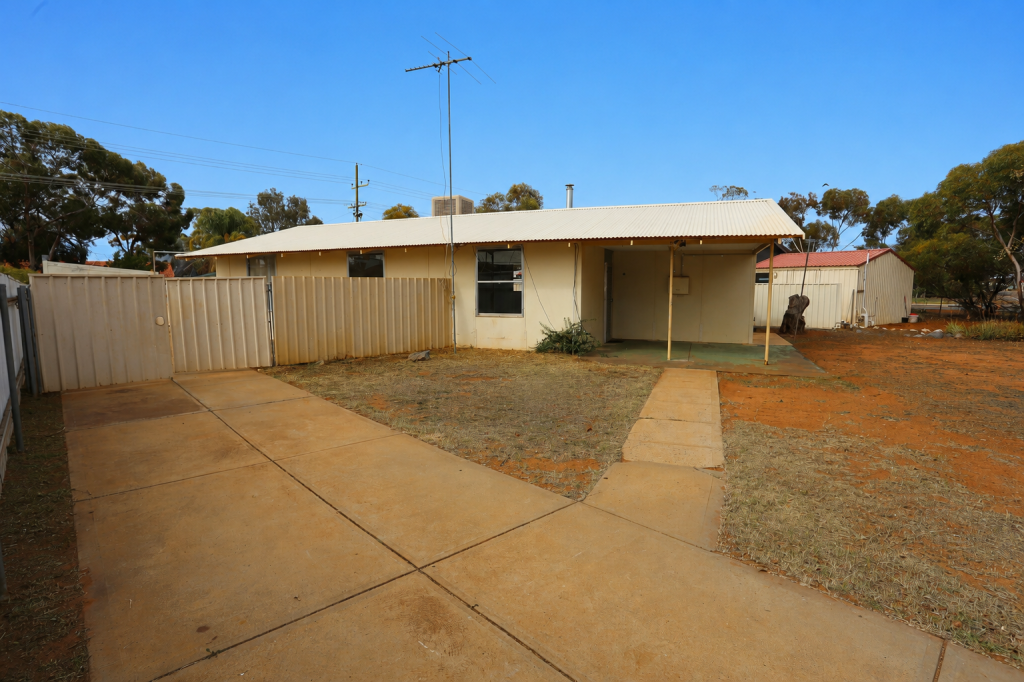32 Saltbush Rd, Kambalda West, WA 6442