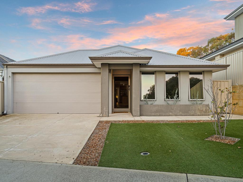 4 Dornoch Way, Meadow Springs, WA 6210