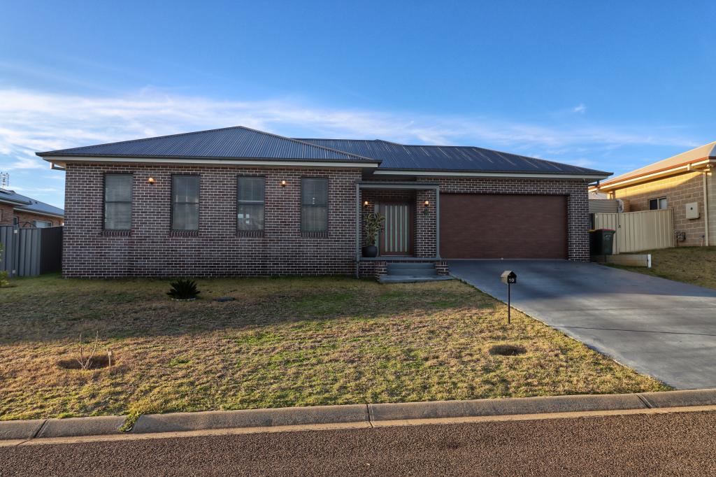 10 Hermitage St, Cowra, NSW 2794