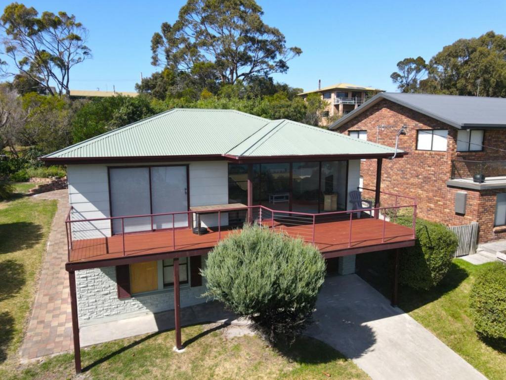 16 HIGHCREST AVE, BINALONG BAY, TAS 7216