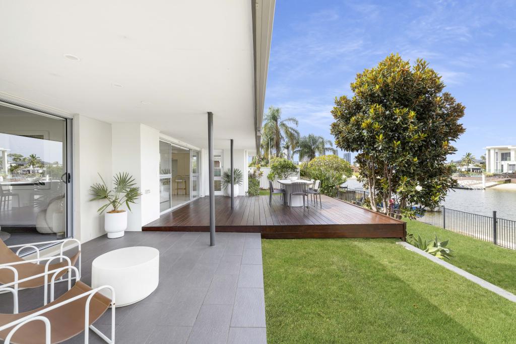 25 Beverley Cres, Broadbeach Waters, QLD 4218
