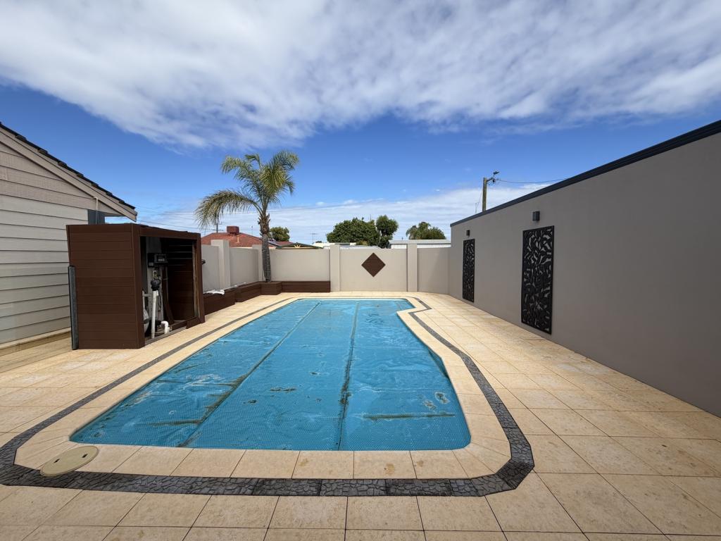 2 Nowranie Pl, Hillman, WA 6168