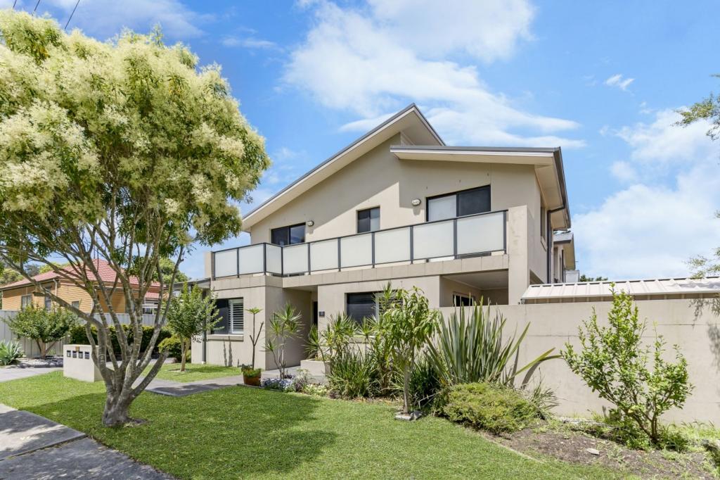 1/11 SWEET ST, WARNERS BAY, NSW 2282