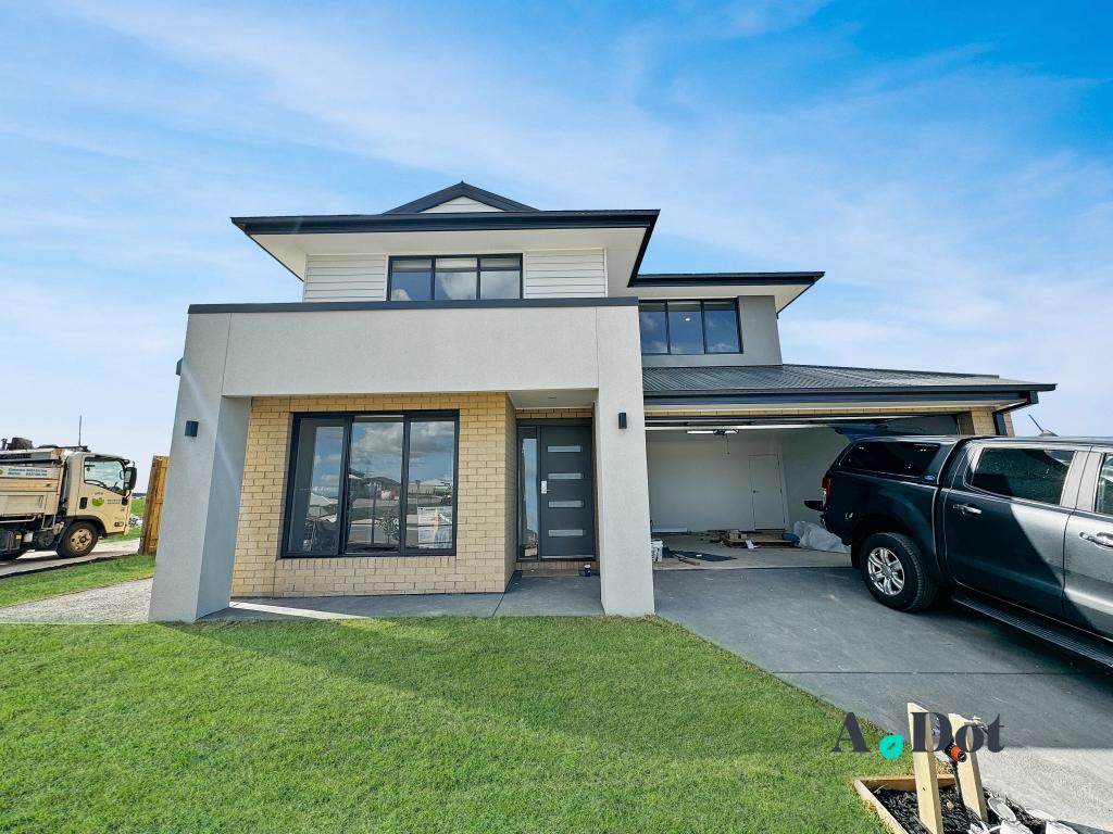 94 Sovereign Ave, Clyde North, VIC 3978