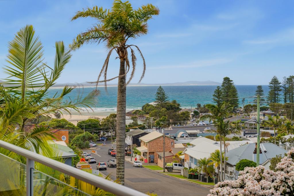 2/13 East St, Crescent Head, NSW 2440