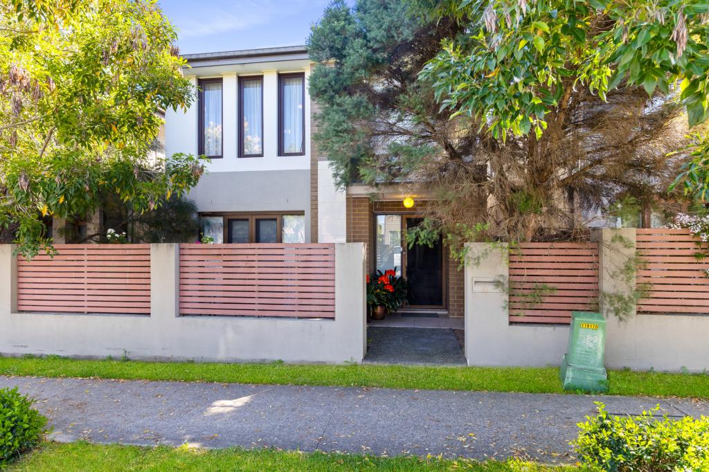 11 Lakeside Pde, Jordan Springs, NSW 2747