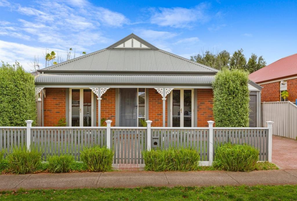 14 Smethwick Grn, Caroline Springs, VIC 3023