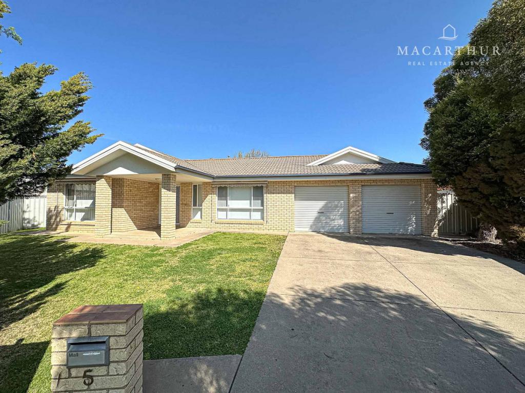 5 Giwang Pl, Glenfield Park, NSW 2650