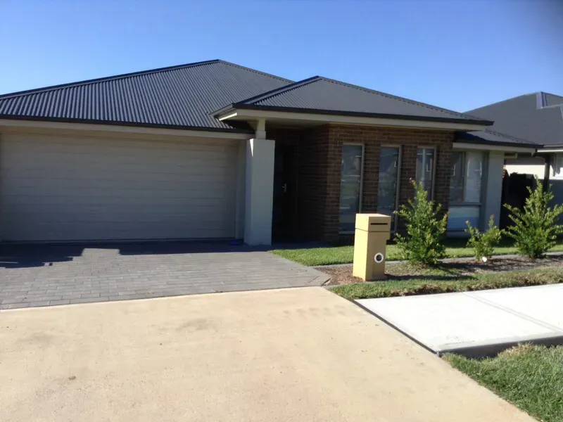 11 Leeds St, Oran Park, NSW 2570