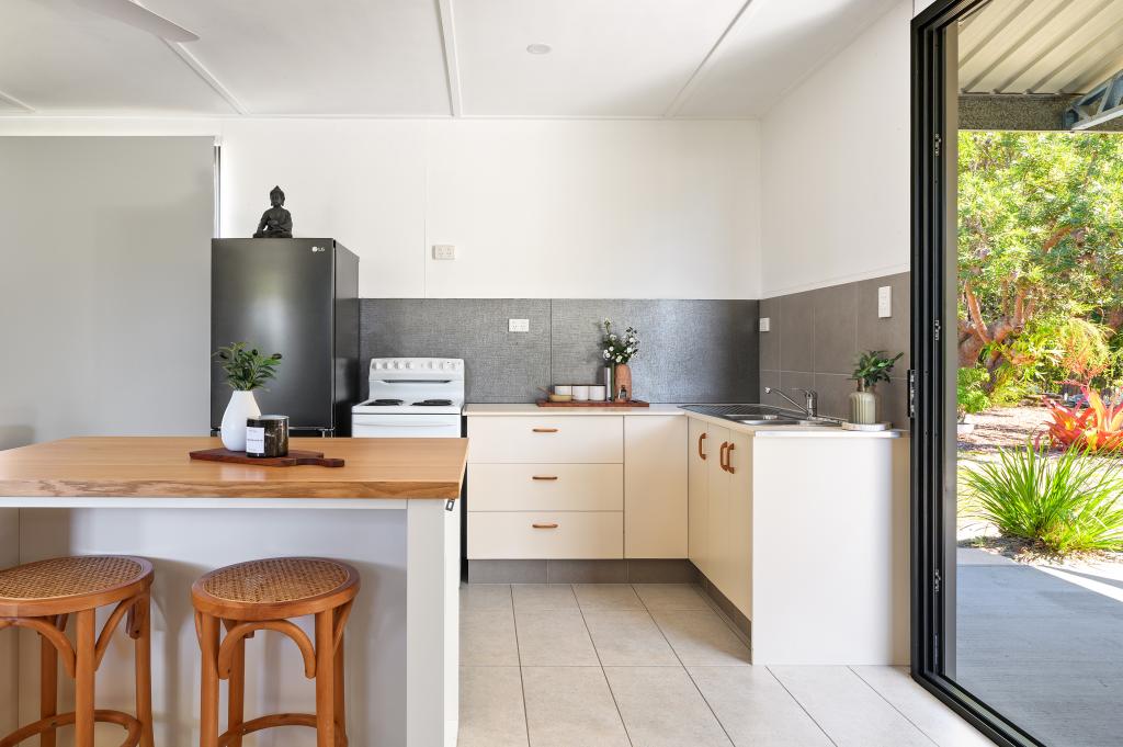 25 GOLDEN HIND AVE, COOLOOLA COVE, QLD 4580