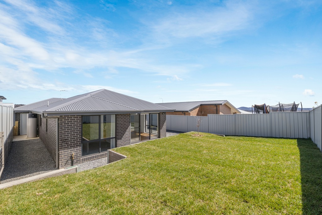 65 Oxalis Cres, Tralee, NSW 2620