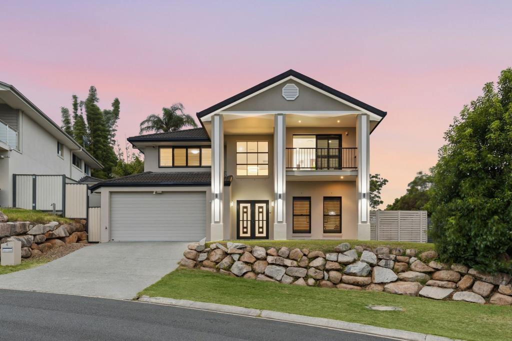 4 Leonardo Cl, Eight Mile Plains, QLD 4113