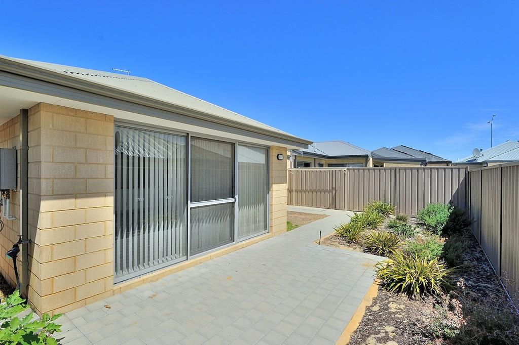 8/11 Bakana Loop, Landsdale, WA 6065
