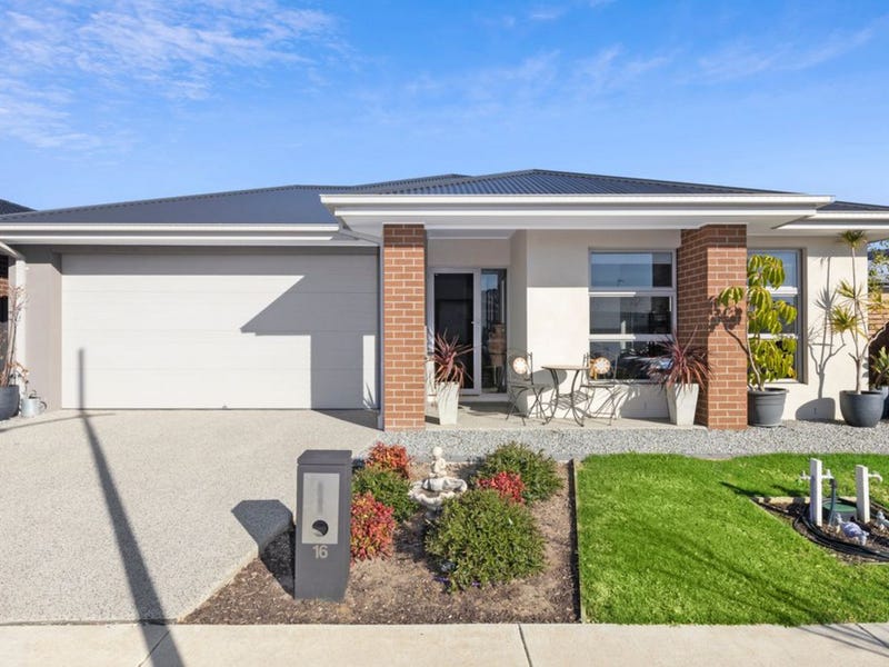 16 Hadley St, Charlemont, VIC 3217
